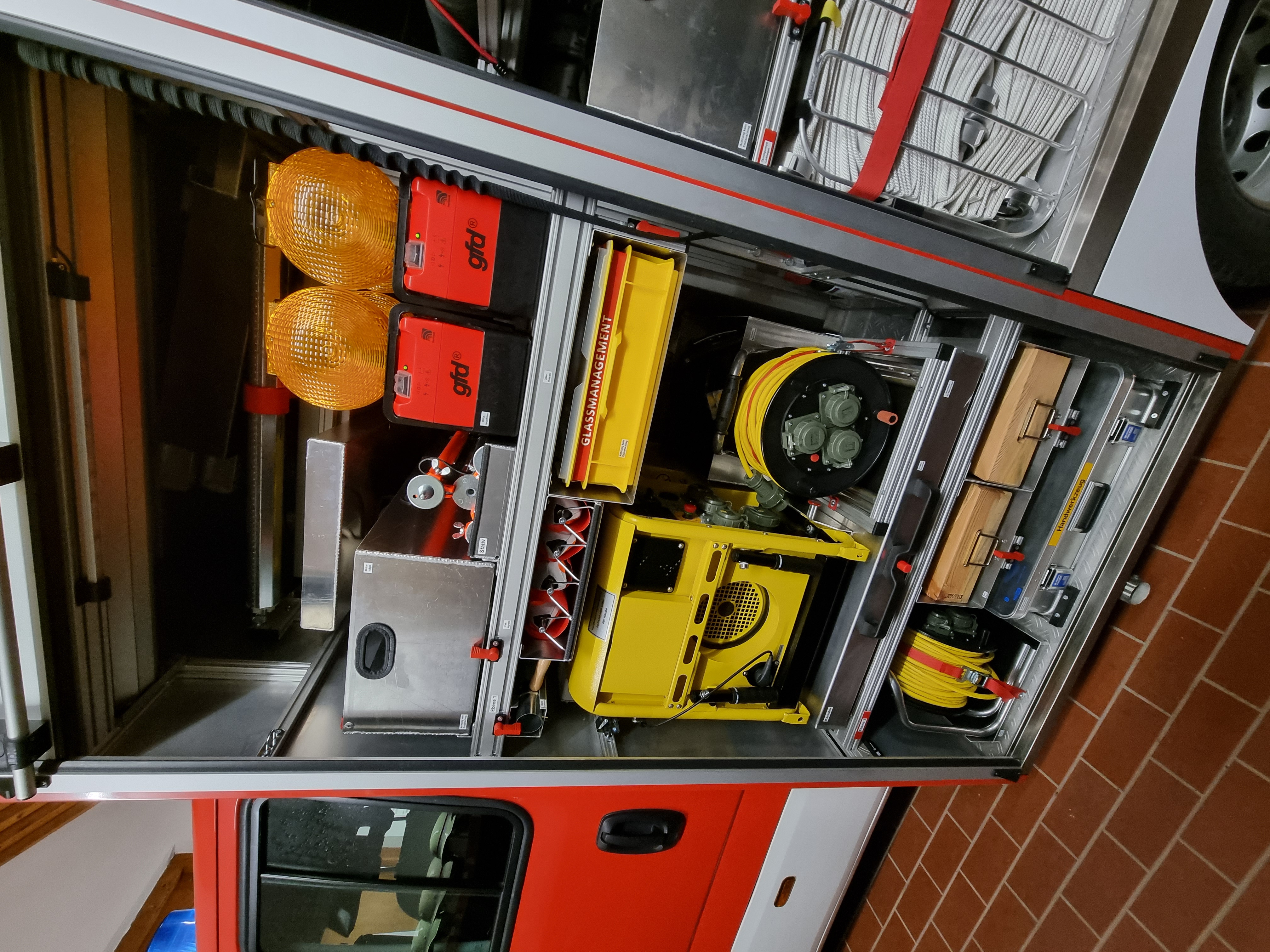 Fahrzeug von links